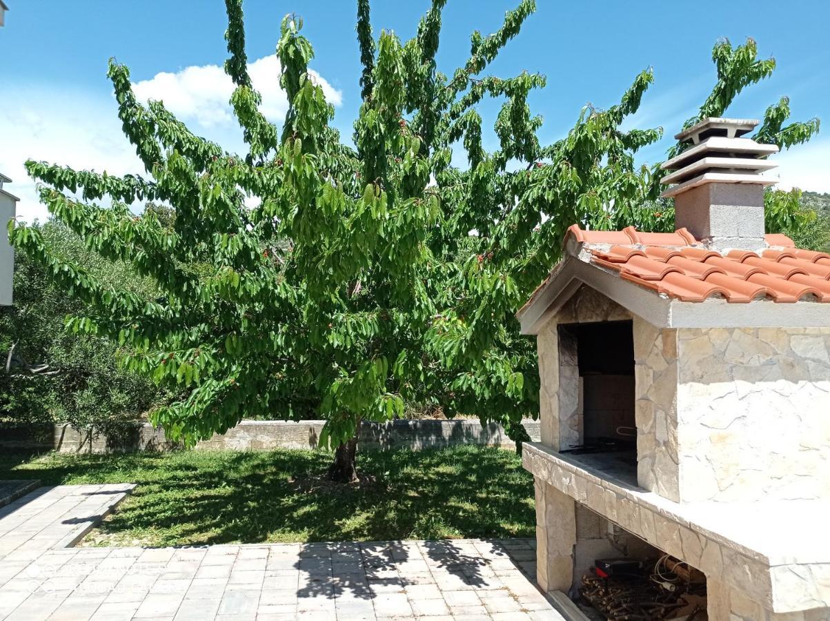 Studio Apartment With Balcony Trogir Exterior foto
