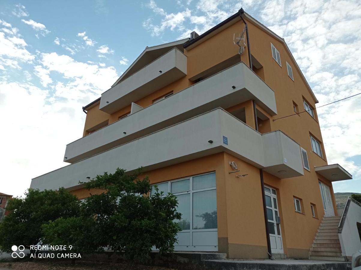 Studio Apartment With Balcony Trogir Exterior foto